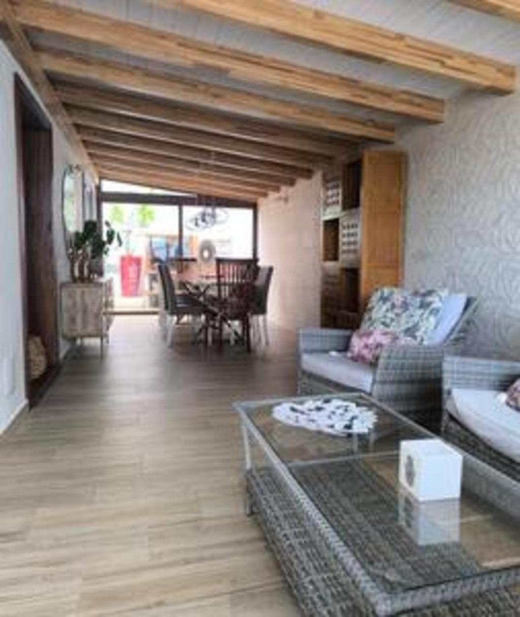 Maravilloso chalet con piscina.