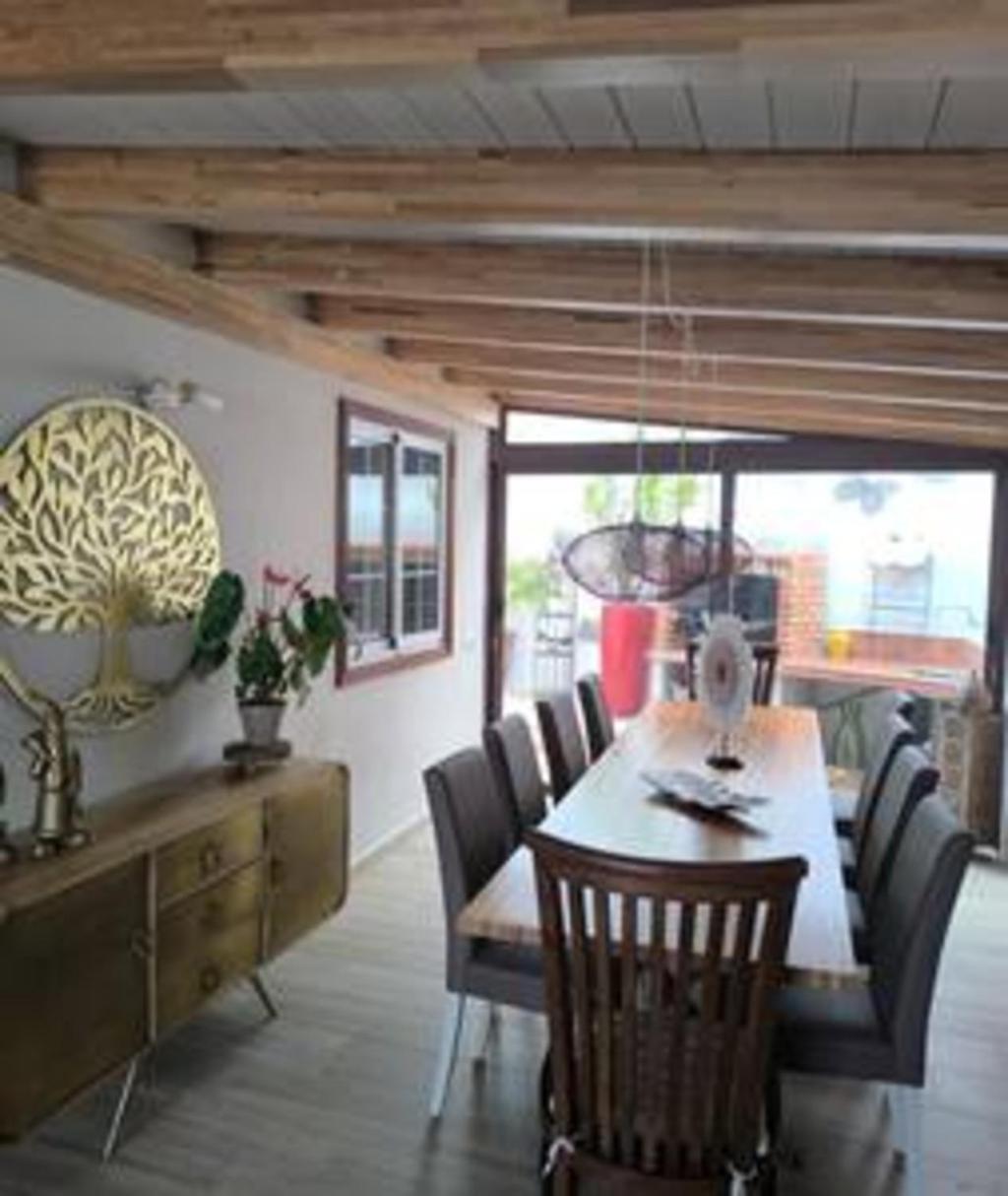 Maravilloso chalet con piscina.