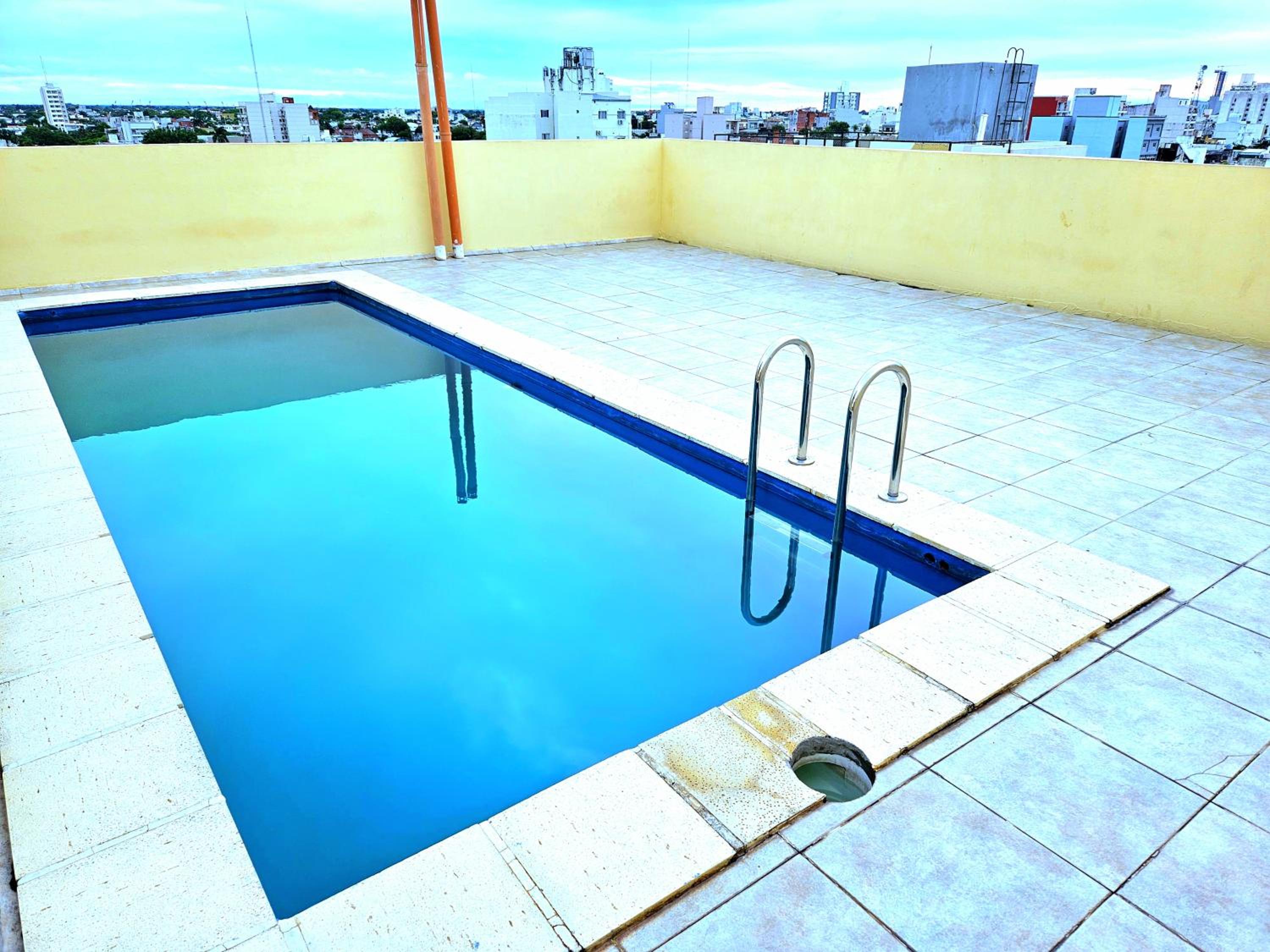 Departamento en Corrientes, céntrico, con piscina, cochera, wifi
