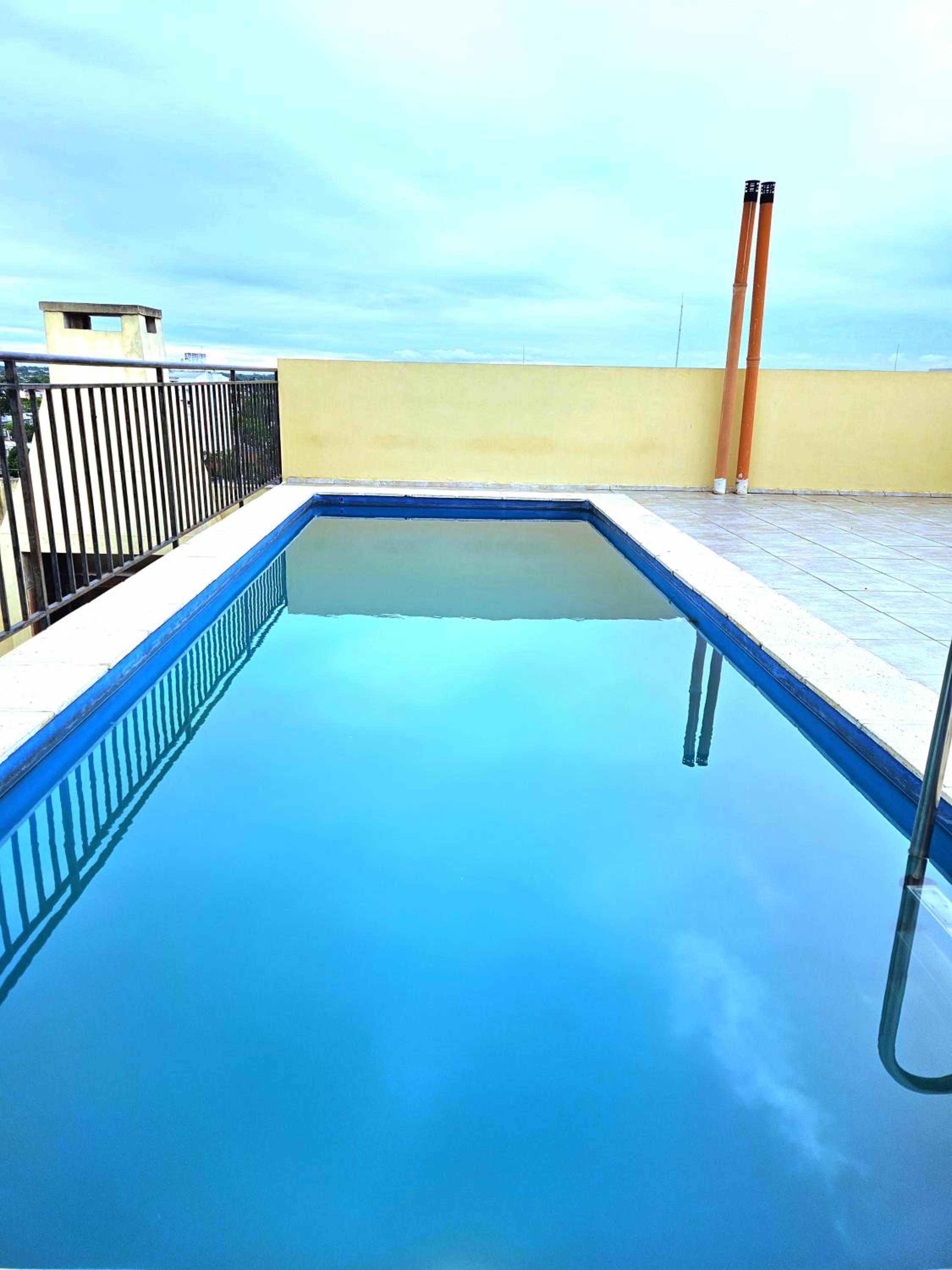 Departamento en Corrientes, céntrico, con piscina, cochera, wifi