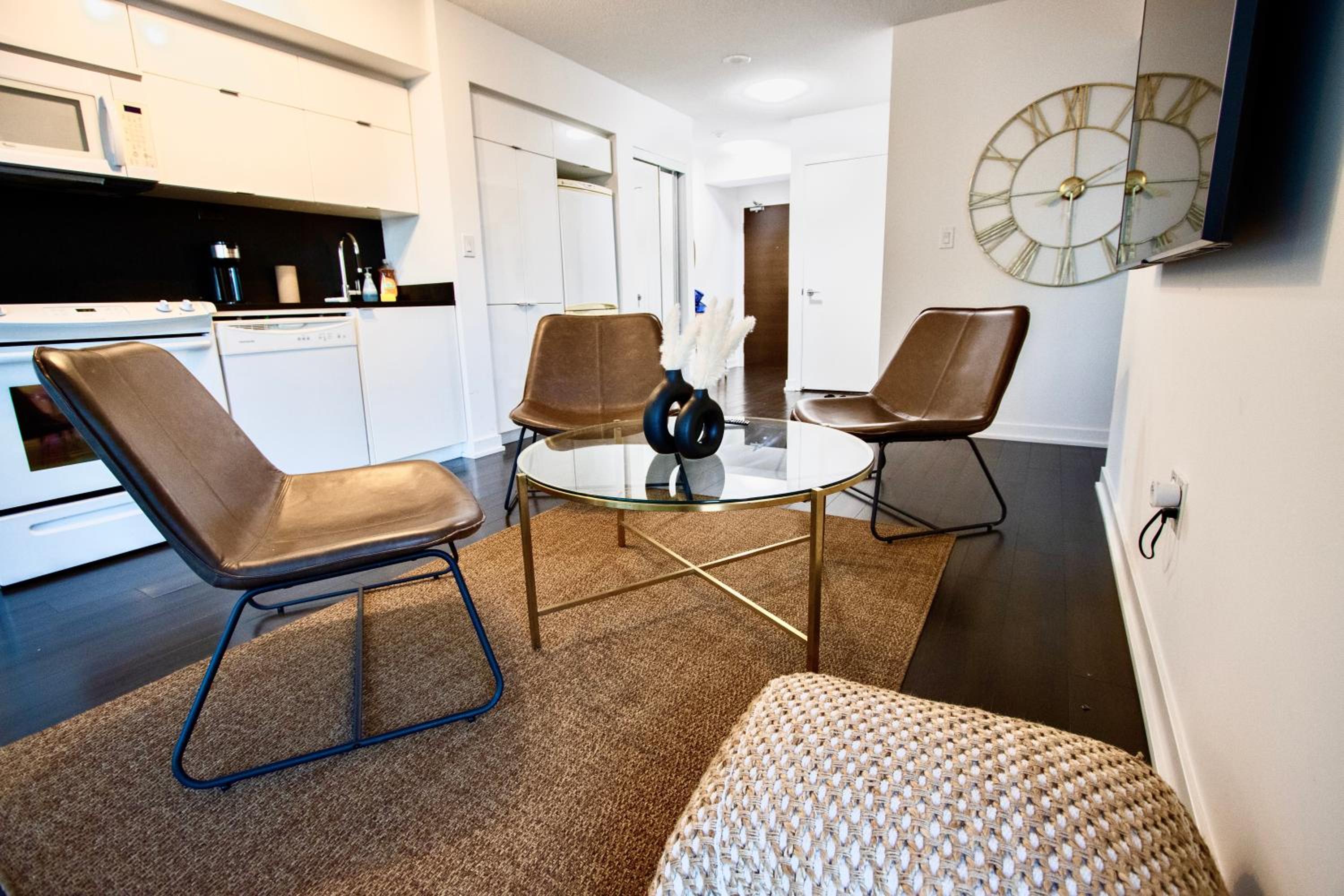 Spectacular condo downtown with a view