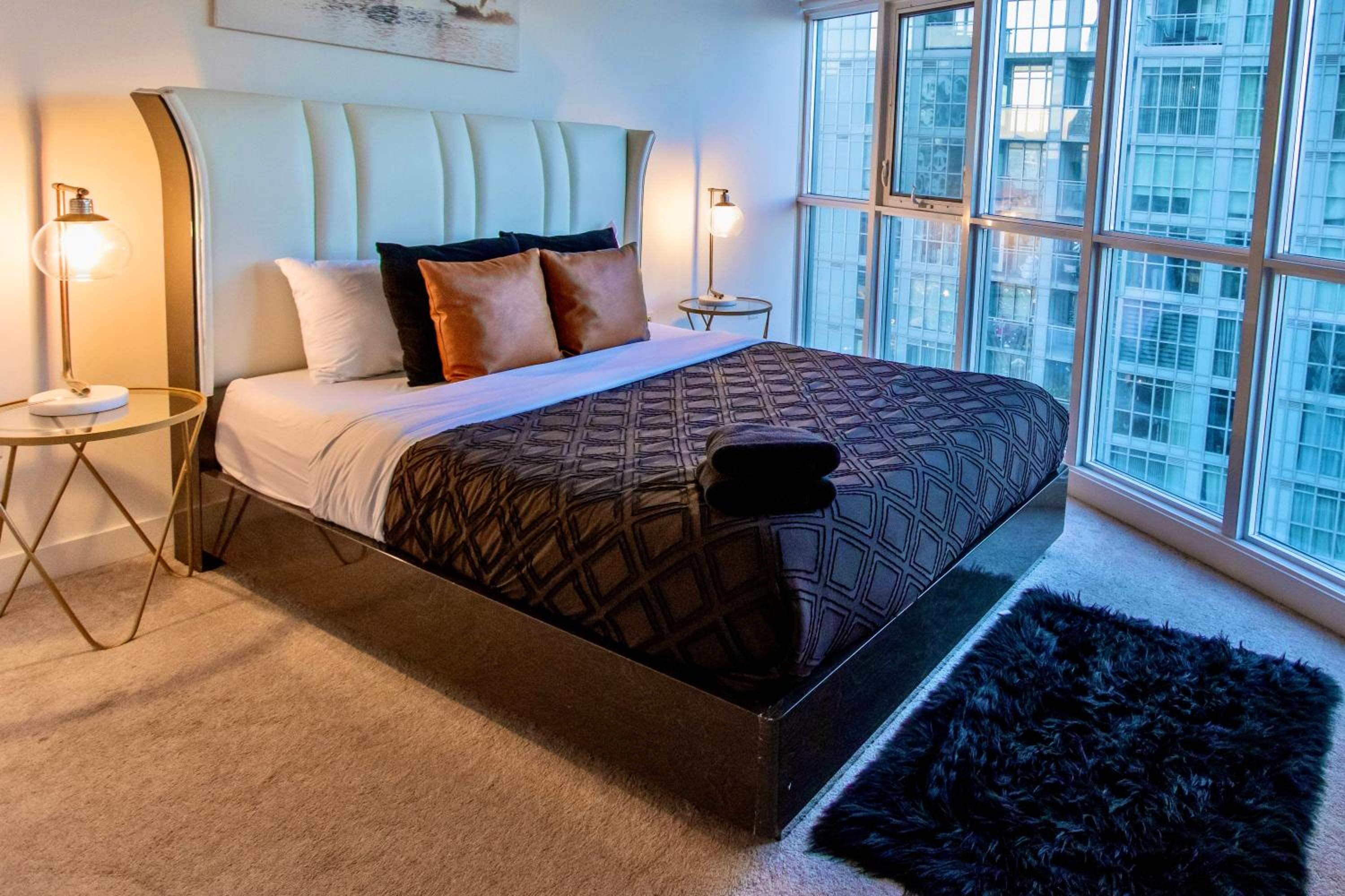 Spectacular condo downtown with a view
