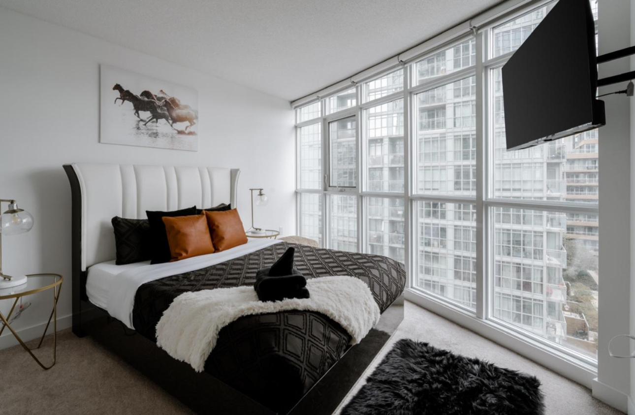 Spectacular condo downtown with a view