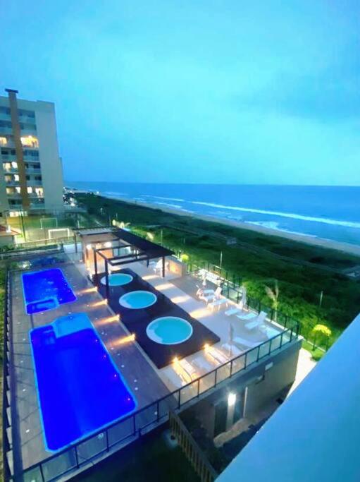 Apartamento pé na areia, proximo Beto Carreiro!