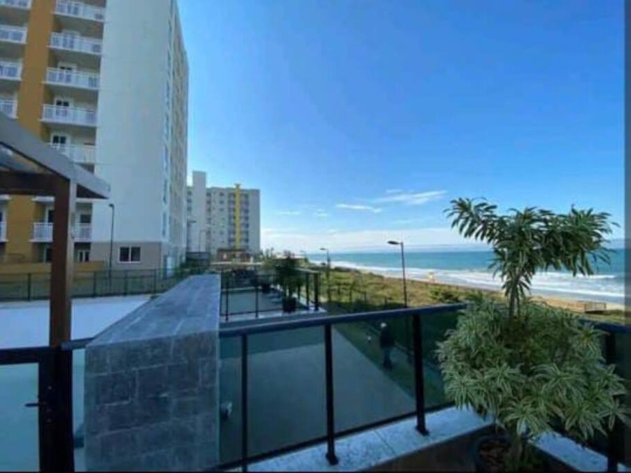 Apartamento pé na areia, proximo Beto Carreiro!