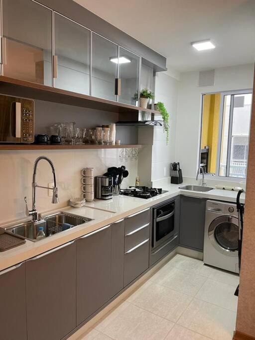 Apartamento pé na areia, proximo Beto Carreiro!