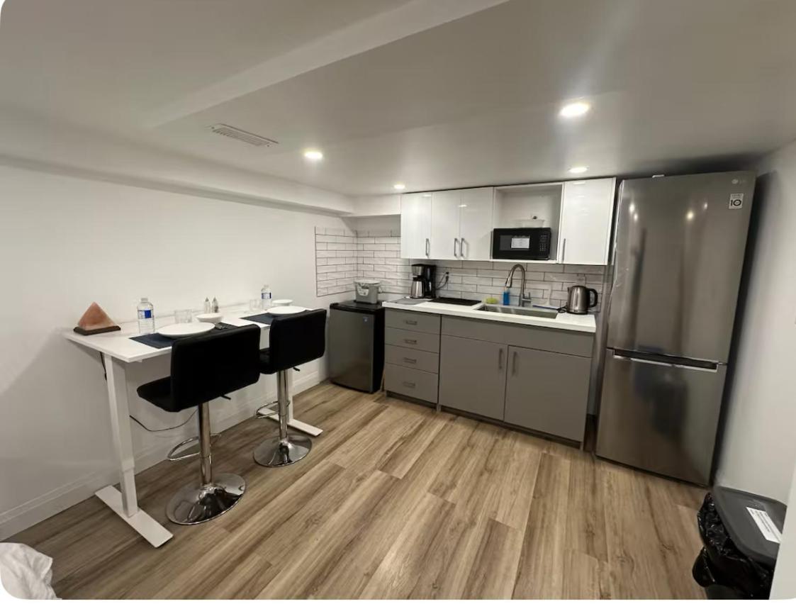 Pvt Studio Near Waterloo Airport & Minutes to Downtown Basement unit