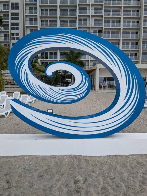 White Sands, Aquamarine waters and High Surfs