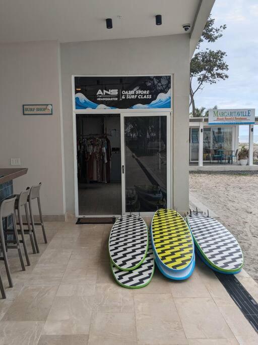 White Sands, Aquamarine waters and High Surfs