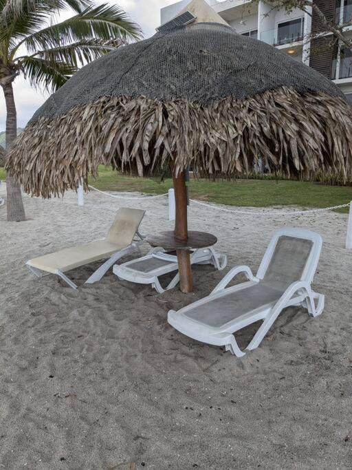 White Sands, Aquamarine waters and High Surfs