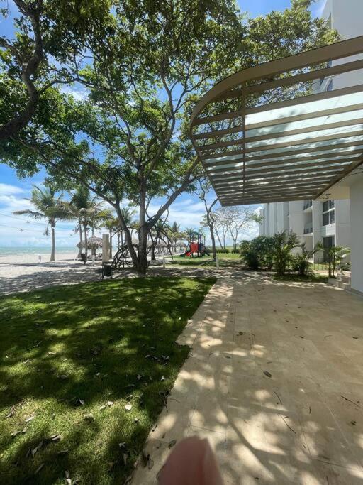 White Sands, Aquamarine waters and High Surfs