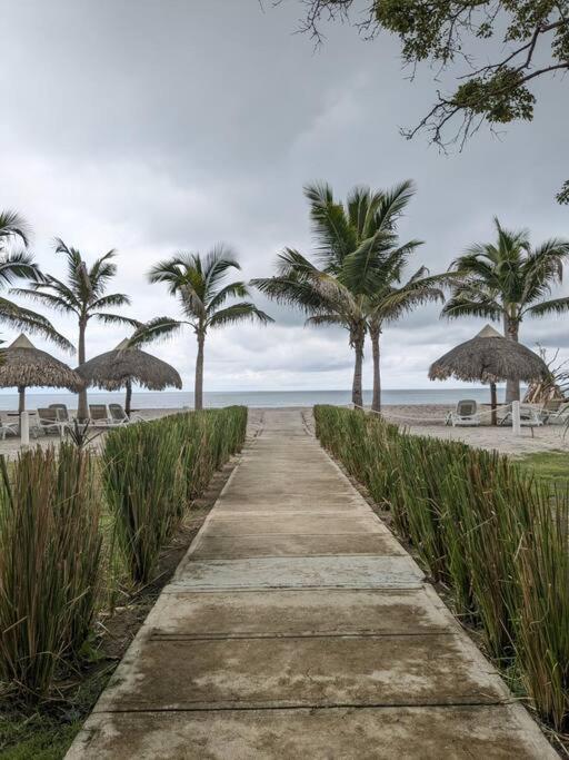 White Sands, Aquamarine waters and High Surfs