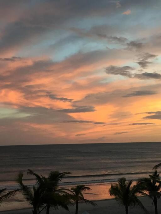 White Sands, Aquamarine waters and High Surfs