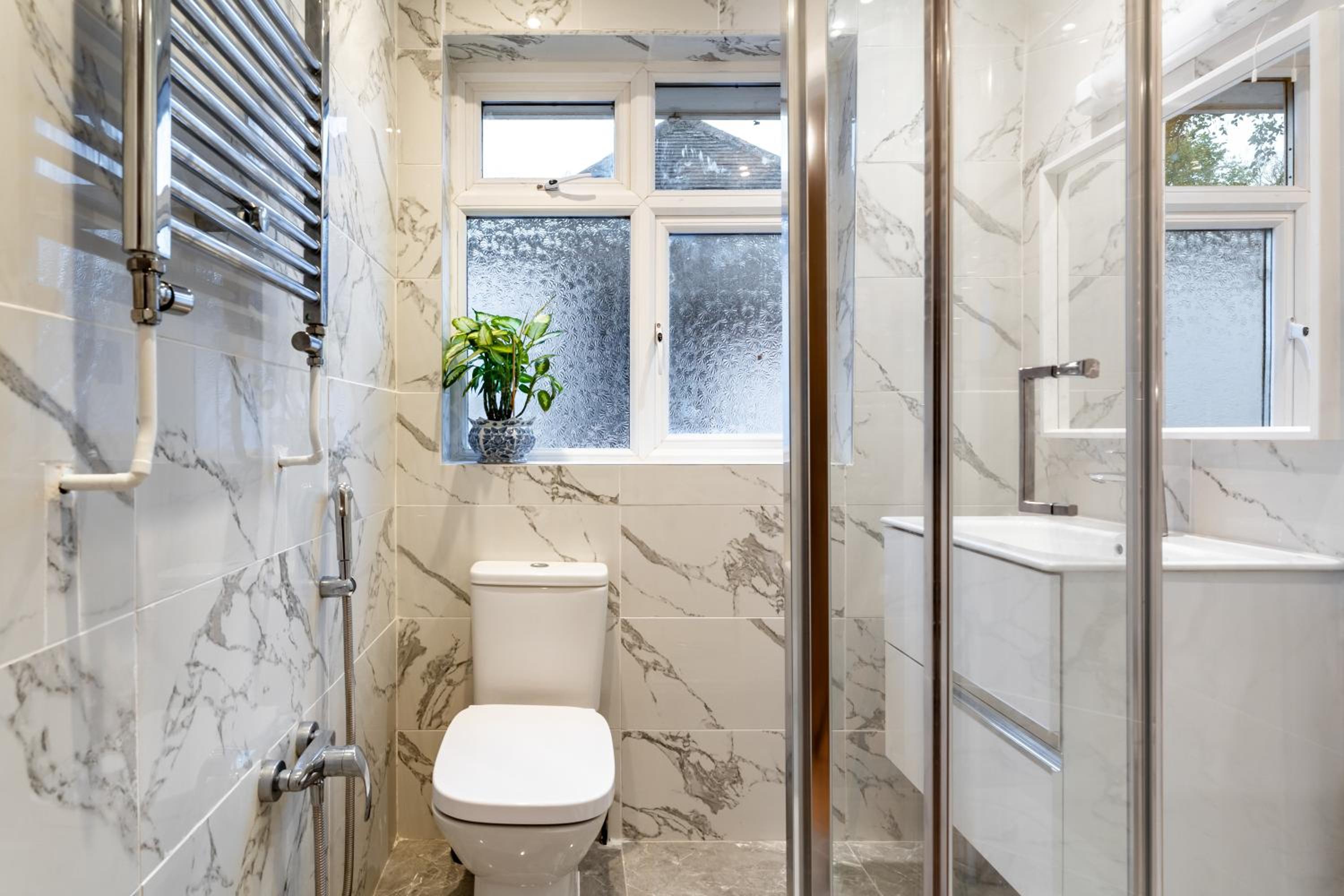 Greenview ensuite double bedroom 5