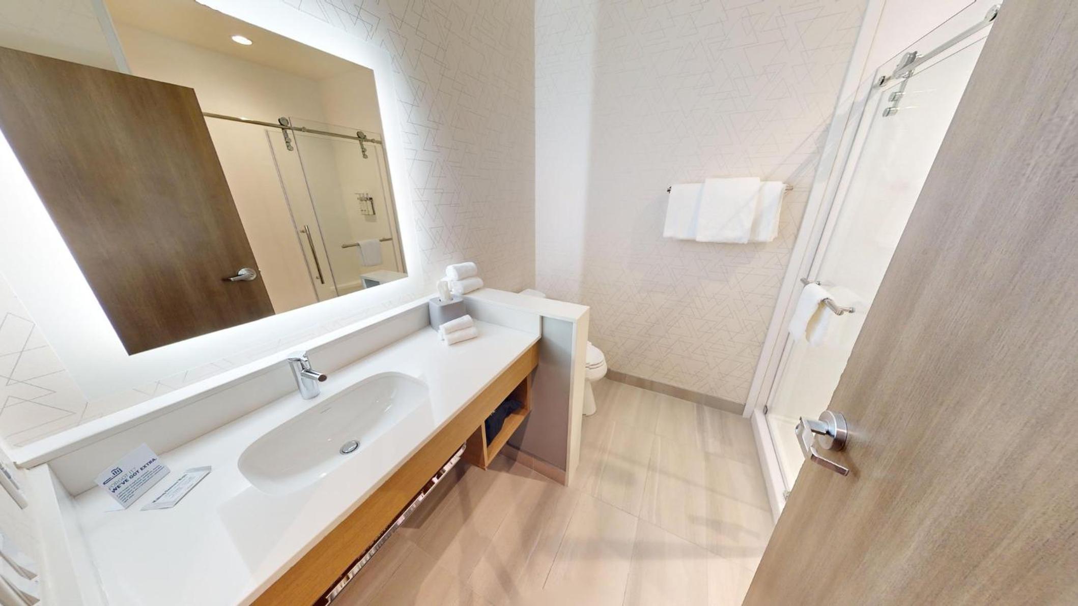 Holiday Inn Express & Suites Chicago Schaumburg, an IHG Hotel, Photo 44
