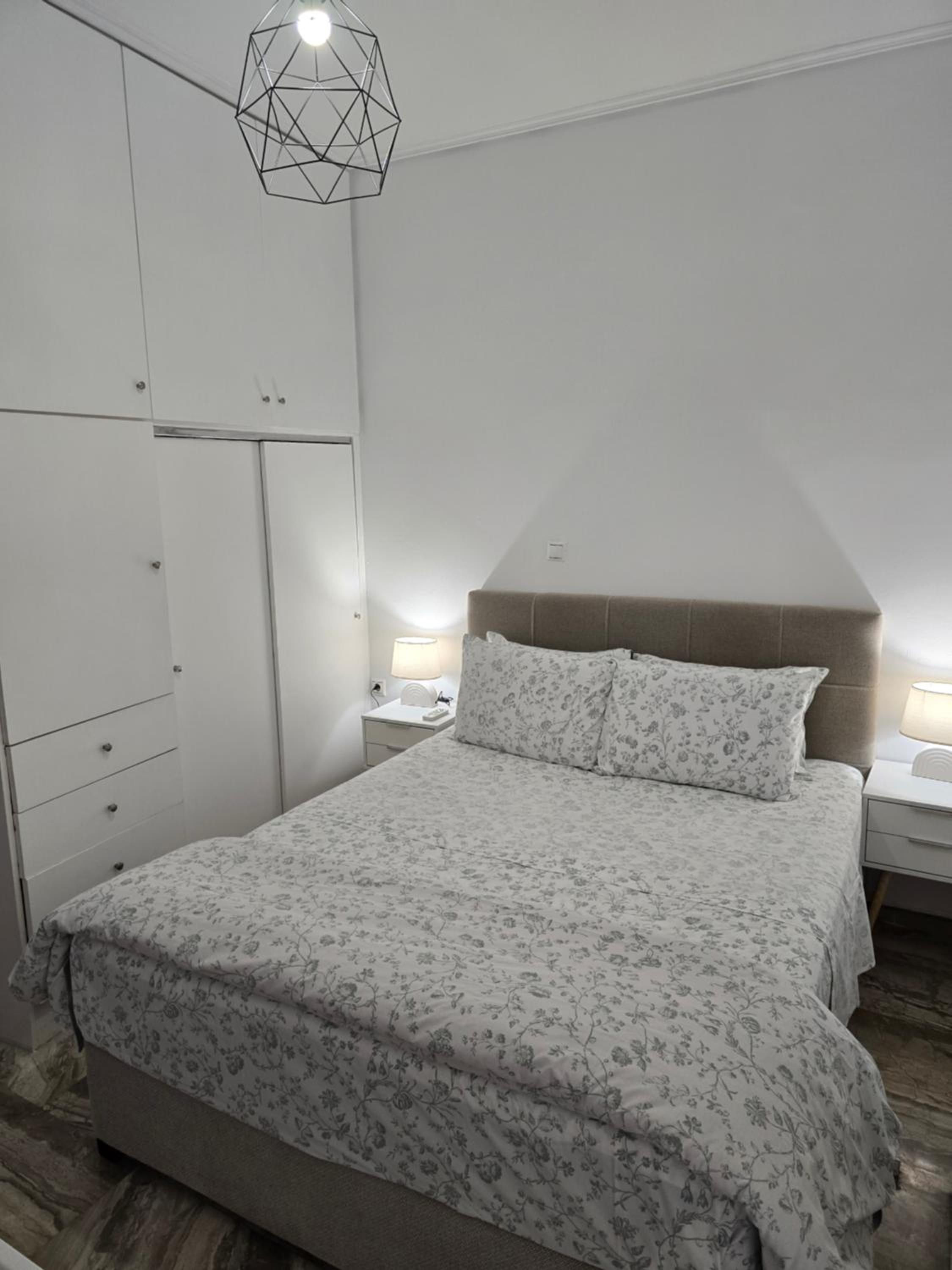 Acropolis Modern Apartments free parking,free pet hosting,Netflix