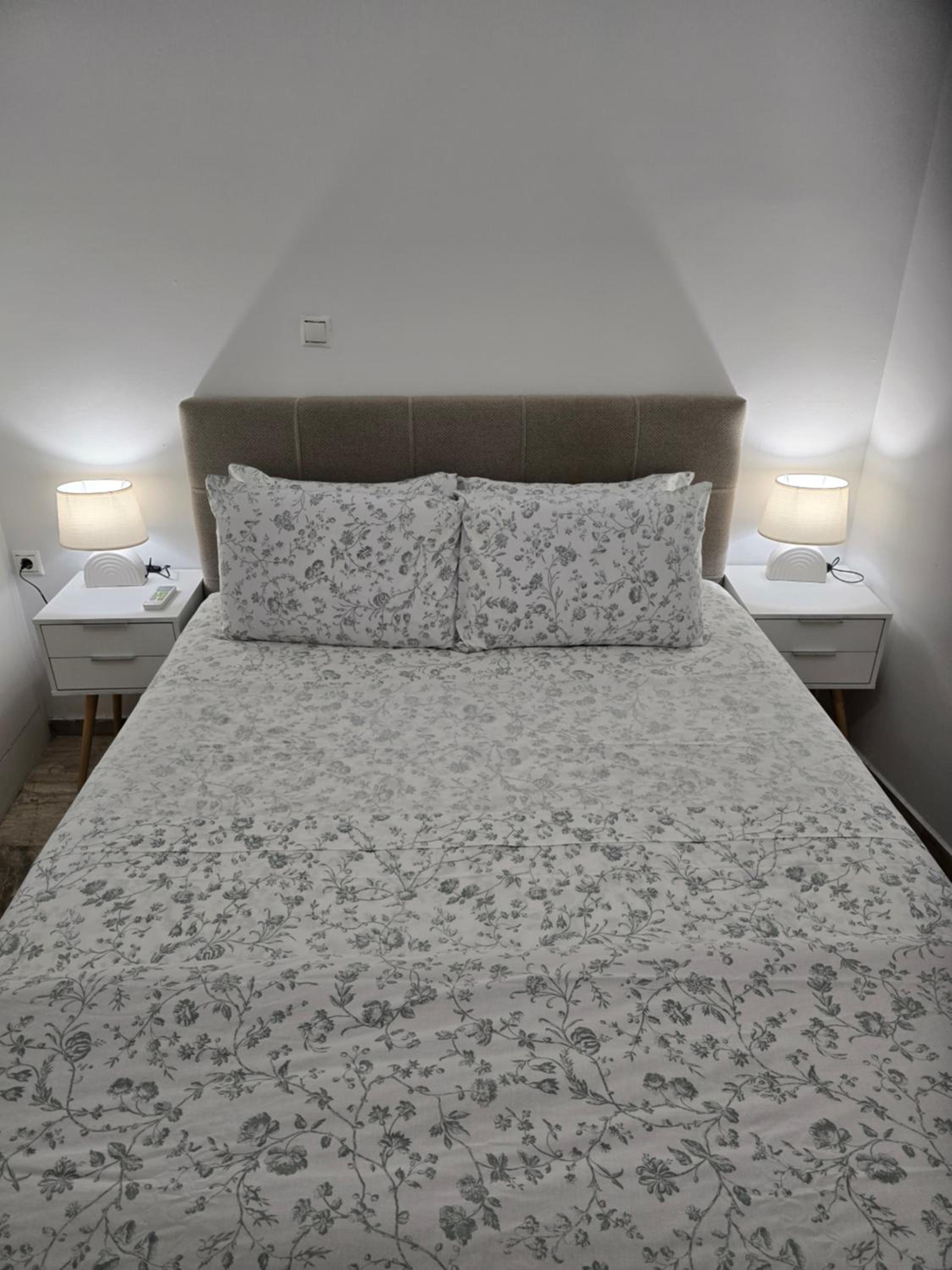 Acropolis Modern Apartments free parking,free pet hosting,Netflix