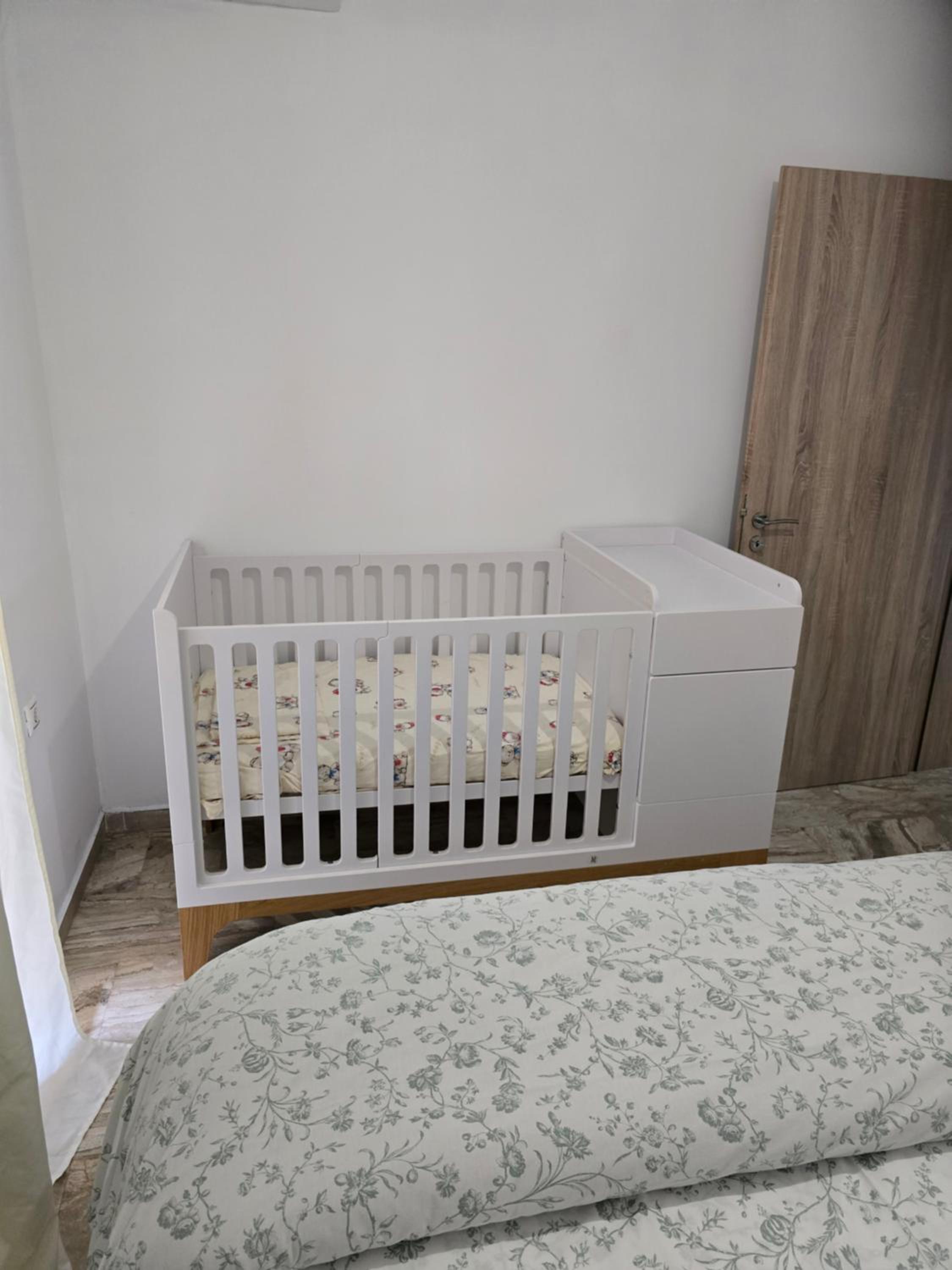 Acropolis Modern Apartments free parking,free pet hosting,Netflix