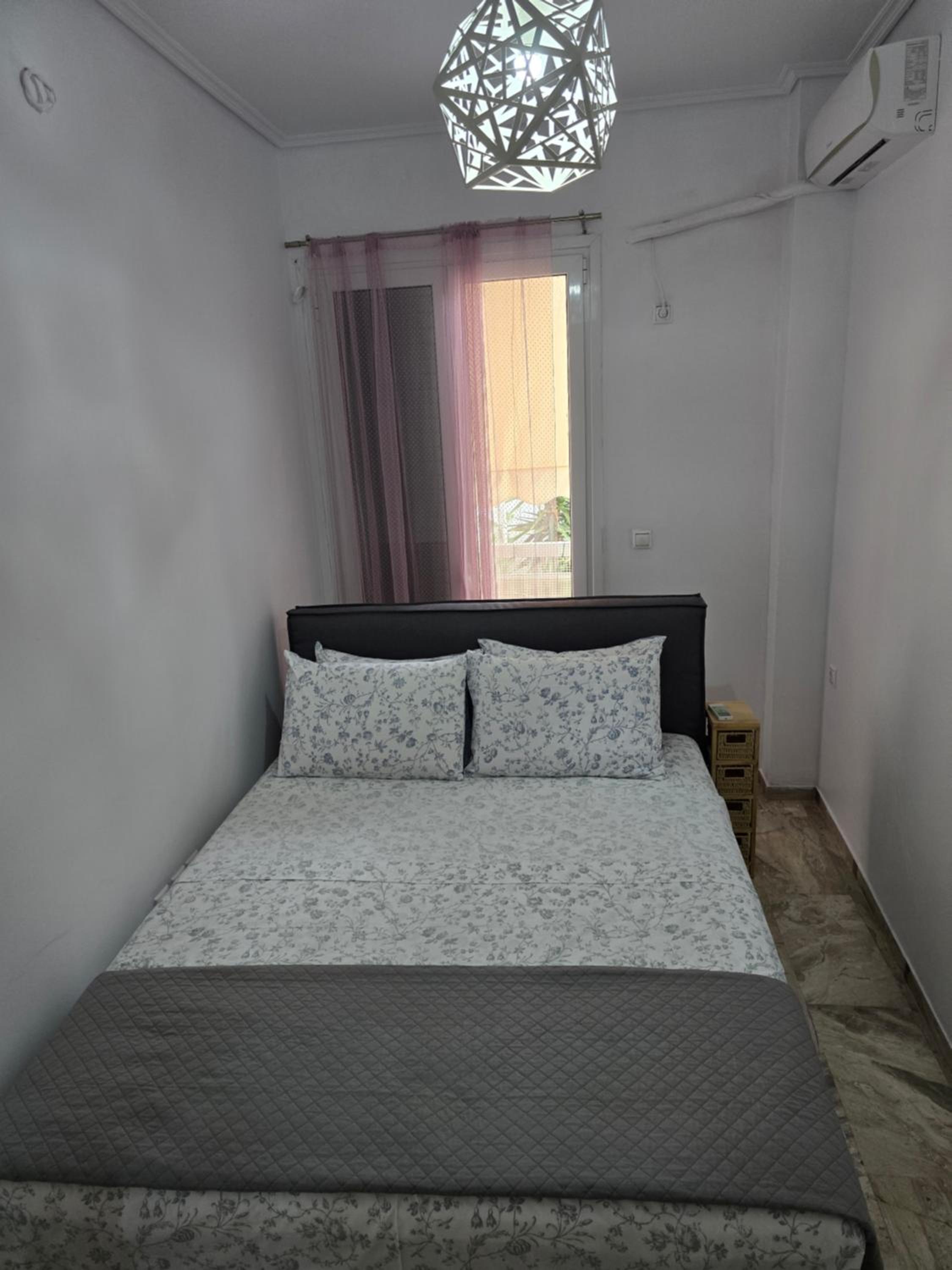 Acropolis Modern Apartments free parking,free pet hosting,Netflix