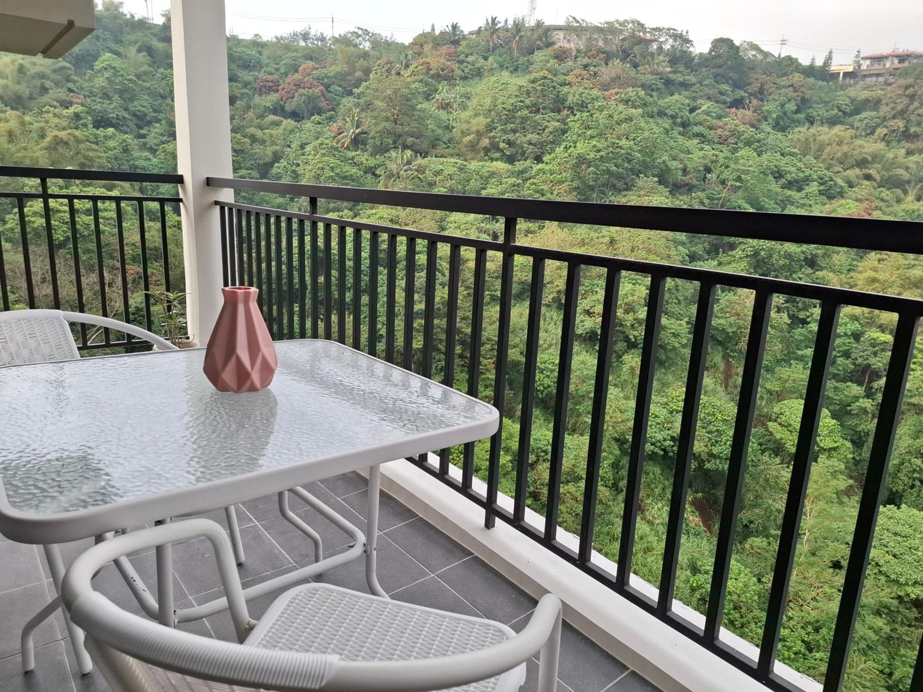 TWIN LAKES TAGAYTAY BELVEDERE condo apartment with Over-looking view 3