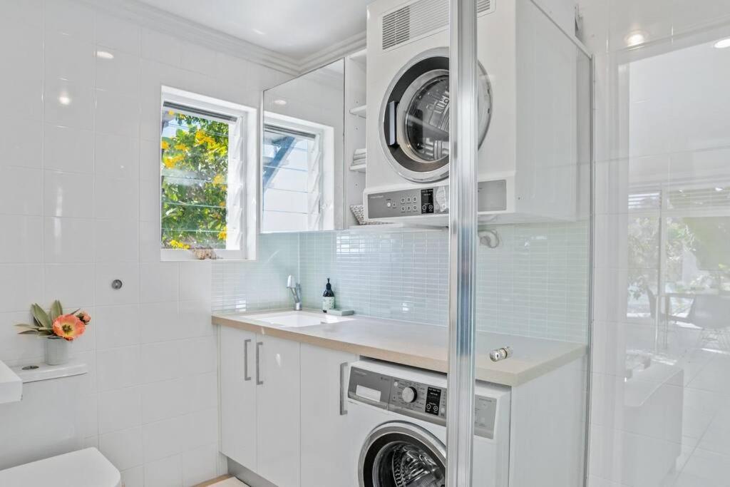Coastal Beachfront Retreat Pre-Easter Special Take a break and enjoy your own 'Endless Summer'