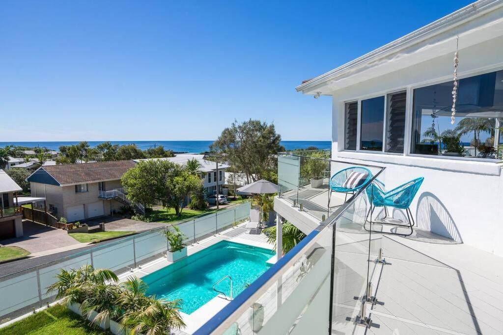 Coastal Beachfront Retreat Pre-Easter Special Take a break and enjoy your own 'Endless Summer'