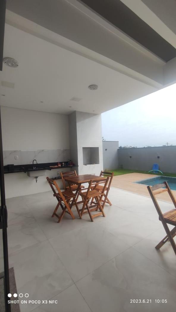 Excelente casa de praia 4 suítes em condomínio