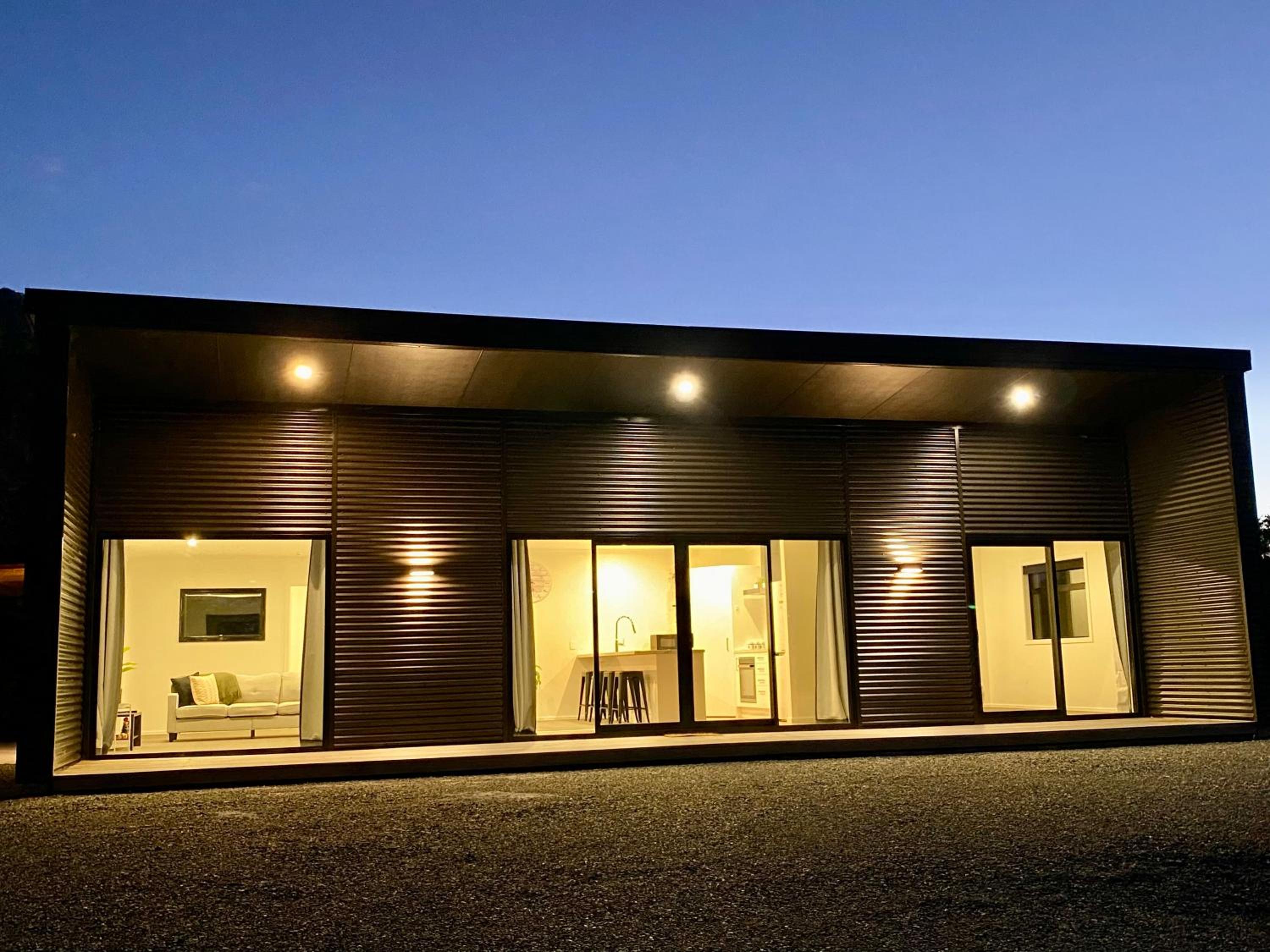 Hotel Donovan Guest House - Image 1