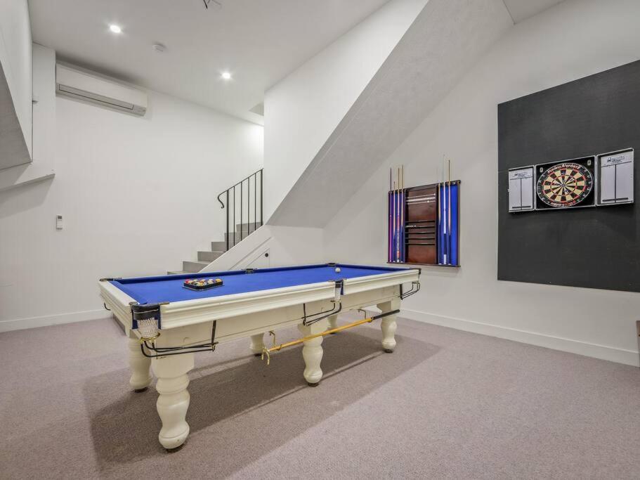 Luxurious 4-BR Mansion with Tennis Court and Pool!