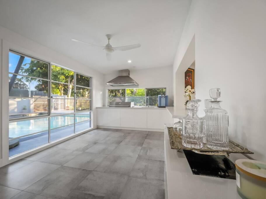 Luxurious 4-BR Mansion with Tennis Court and Pool!
