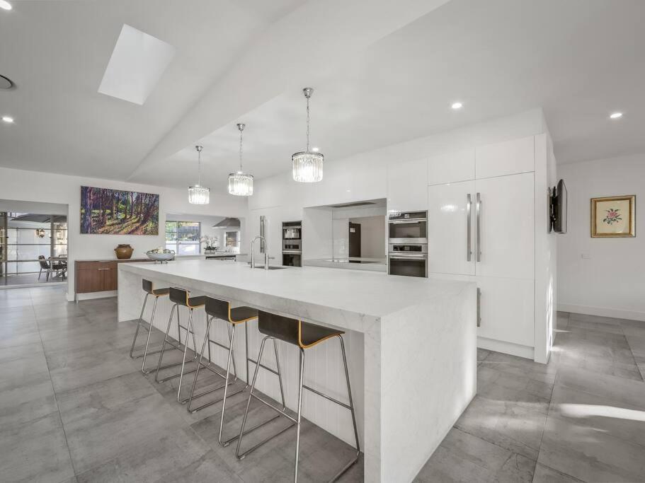 Luxurious 4-BR Mansion with Tennis Court and Pool!