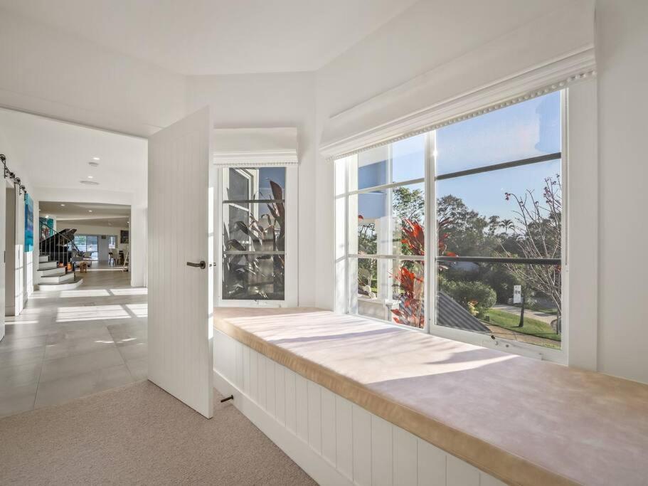 Luxurious 4-BR Mansion with Tennis Court and Pool!