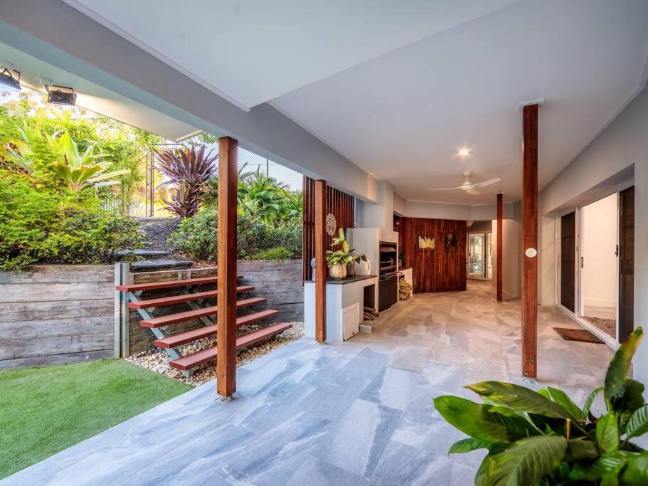 Luxurious 4-BR Mansion with Tennis Court and Pool!