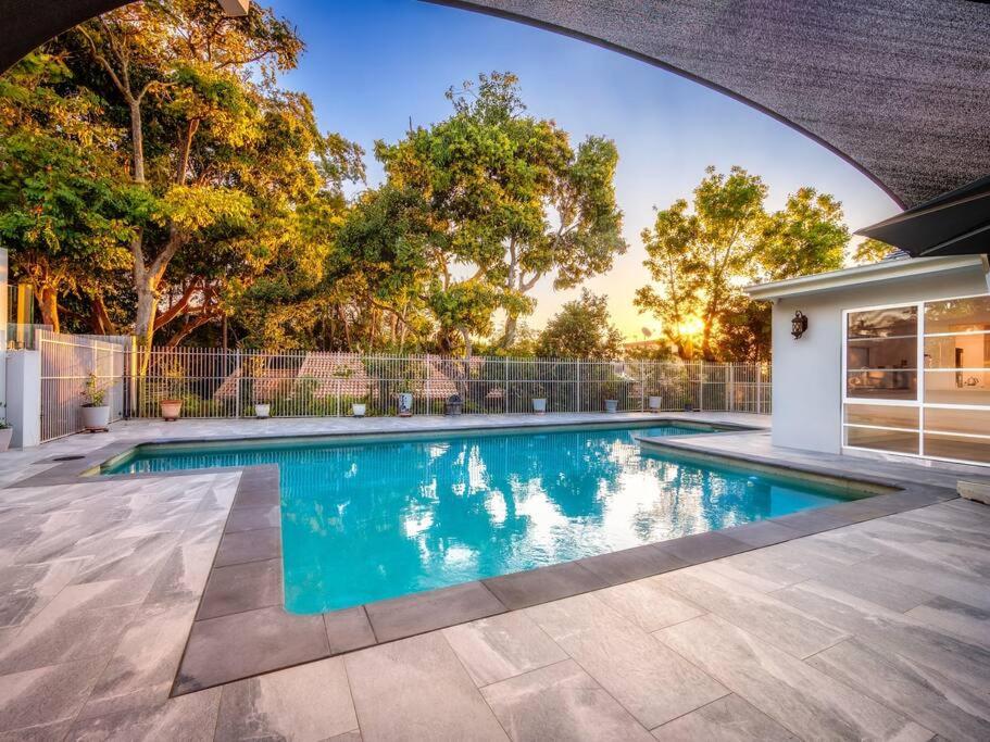 Luxurious 4-BR Mansion with Tennis Court and Pool!