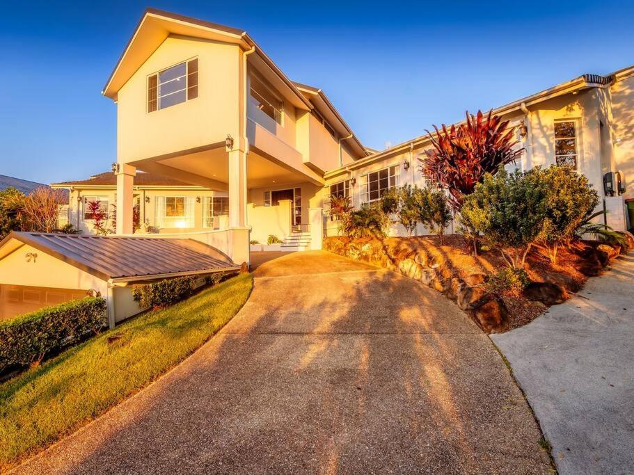 Luxurious 4-BR Mansion with Tennis Court and Pool!