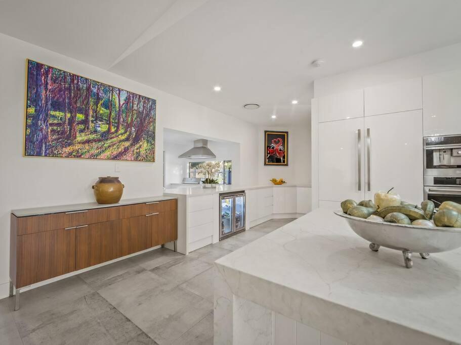 Luxurious 4-BR Mansion with Tennis Court and Pool!
