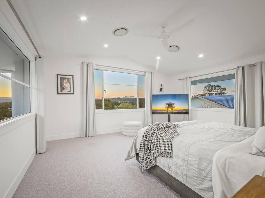 Luxurious 4-BR Mansion with Tennis Court and Pool!