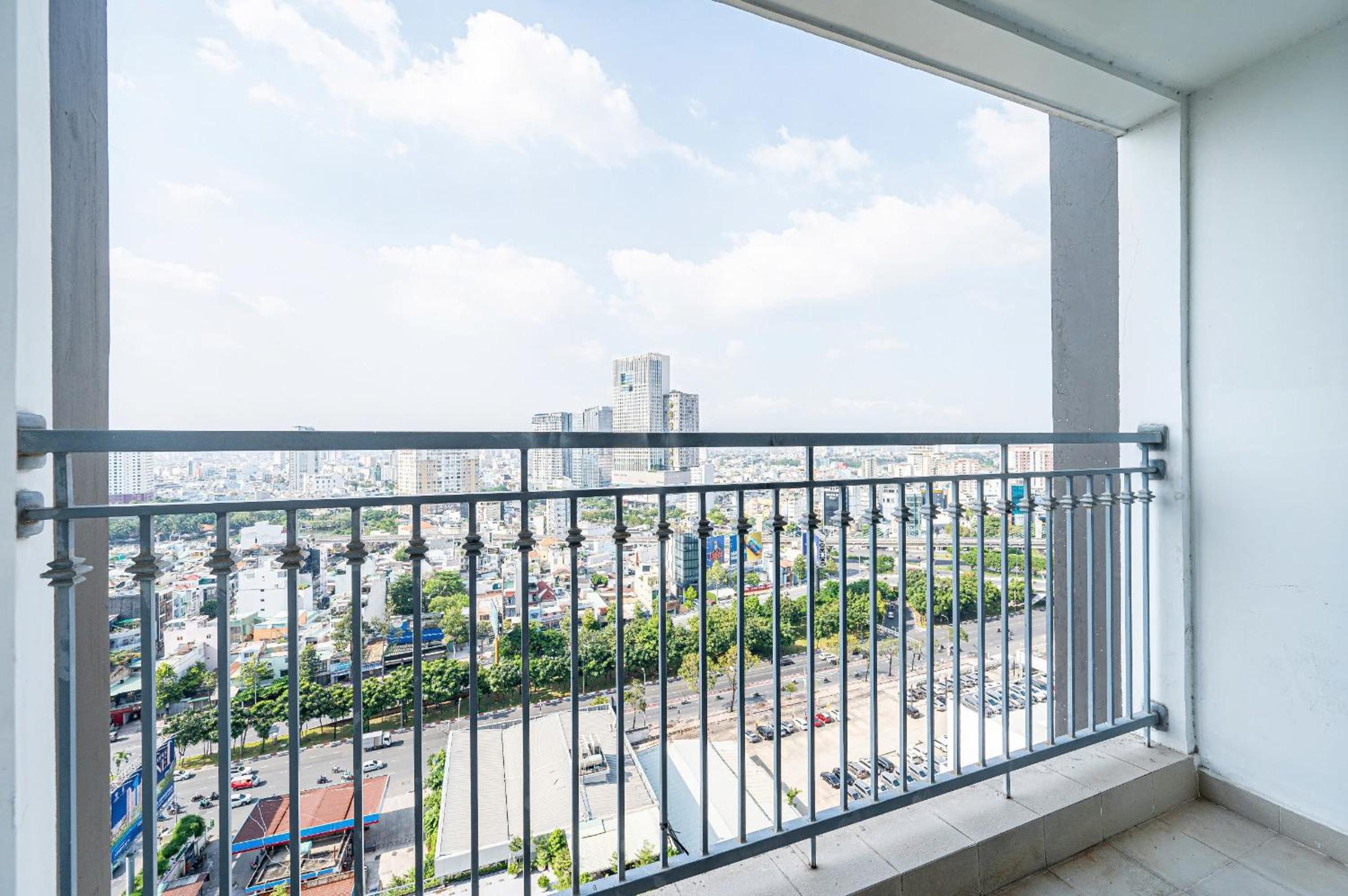 Hotel VINHOMES HOBANG Luxury - Image 1