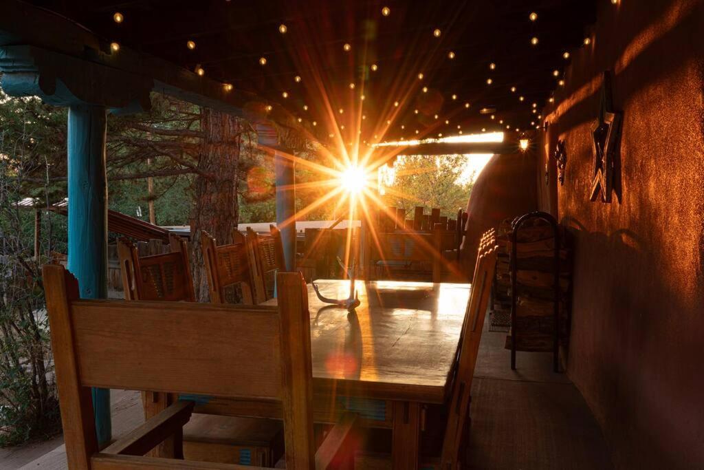 Hot Tub, Artsy Family Adobe, 4mins Plaza! Private Deck & Yard view 4