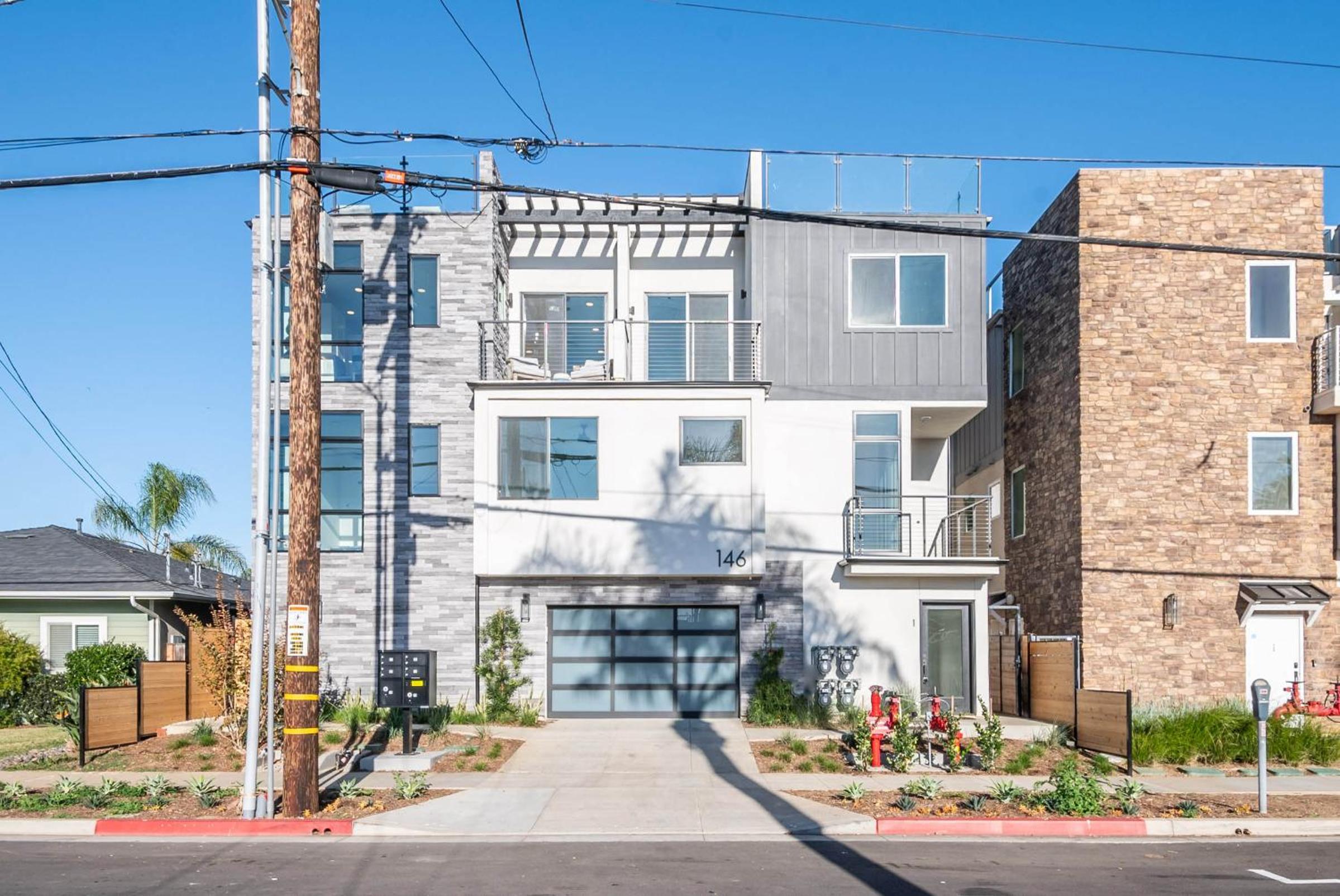 Spacious Tri-Level Condo with Ocean Views view 2