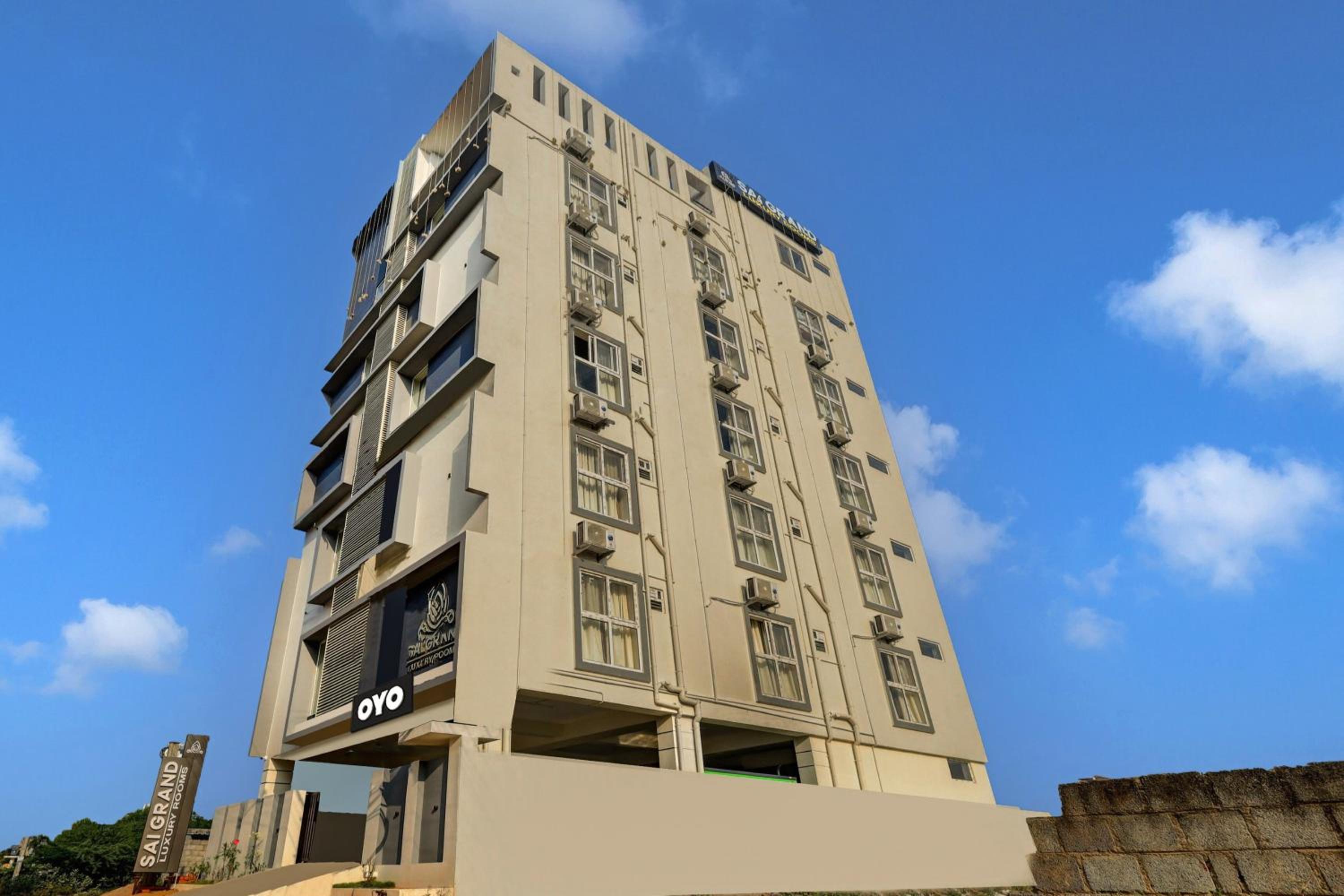 Hotel O SAI GRAND LUXURY ROOMS view 2