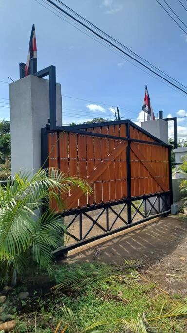 Casa tipica con piscina
