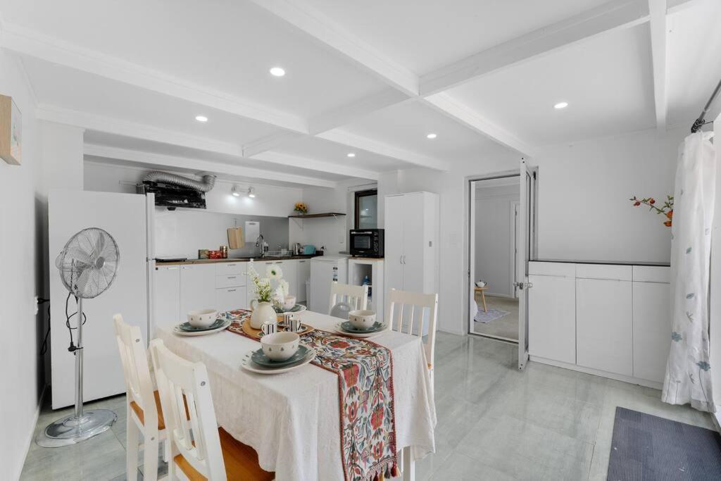 Cozy 2-Bedroom unit with Private Bath in Torbay view 2