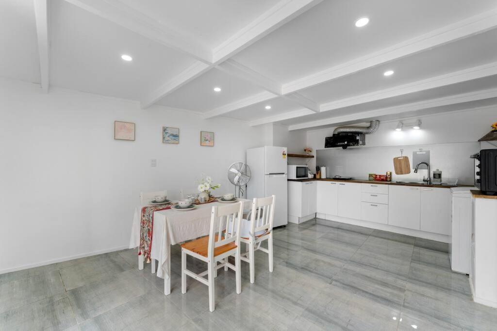 Cozy 2-Bedroom unit with Private Bath in Torbay view 4