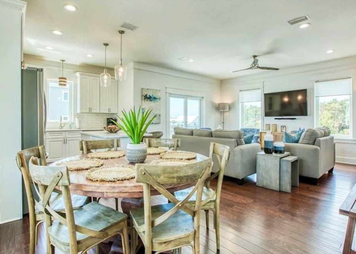 Bella Vita in Lovely Beach Community with 4 Bikes & 6 Seat Golf Cart view 4