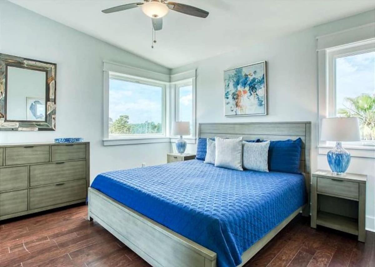 Bella Vita in Lovely Beach Community with 4 Bikes & 6 Seat Golf Cart view 5
