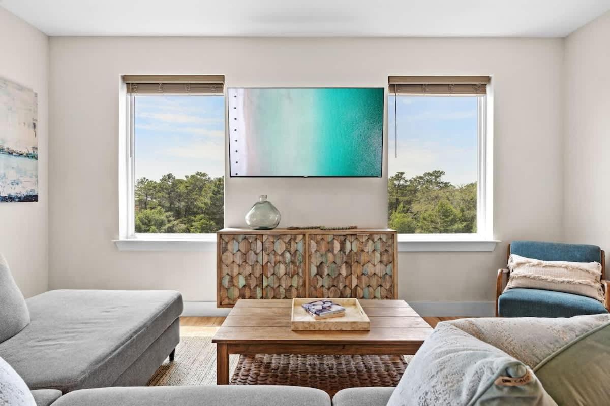 Seaview Escape in Lovely Beach Community with Incredible Rooftop Lounge view 3