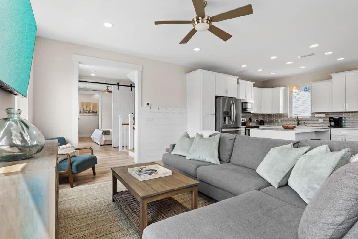 Seaview Escape in Lovely Beach Community with Incredible Rooftop Lounge view 4