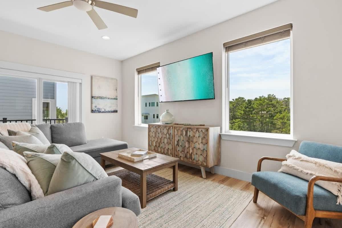 Seaview Escape in Lovely Beach Community with Incredible Rooftop Lounge view 5
