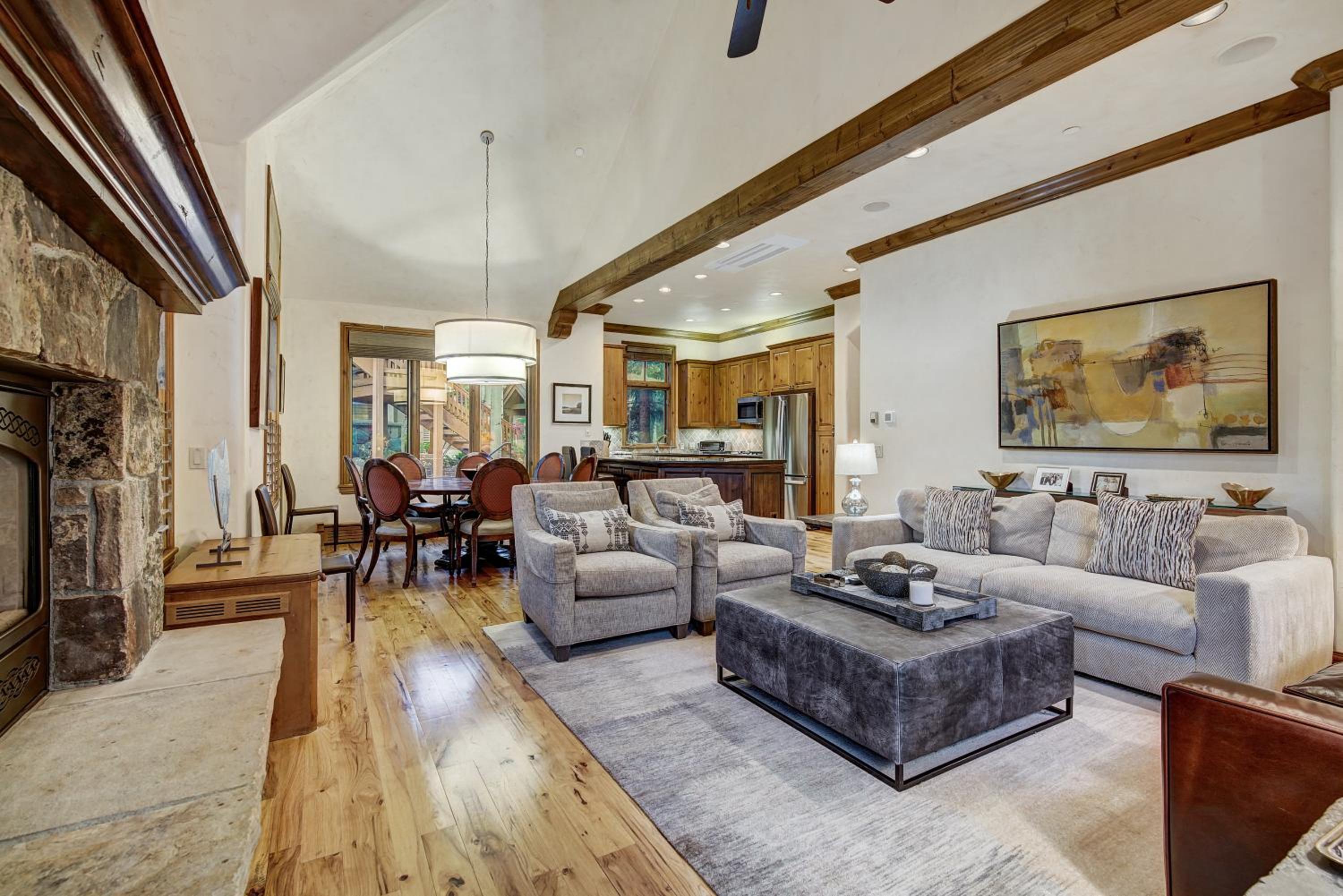 4BR Plus Den Platinum Townhome, Walk to lift townhouse view 4